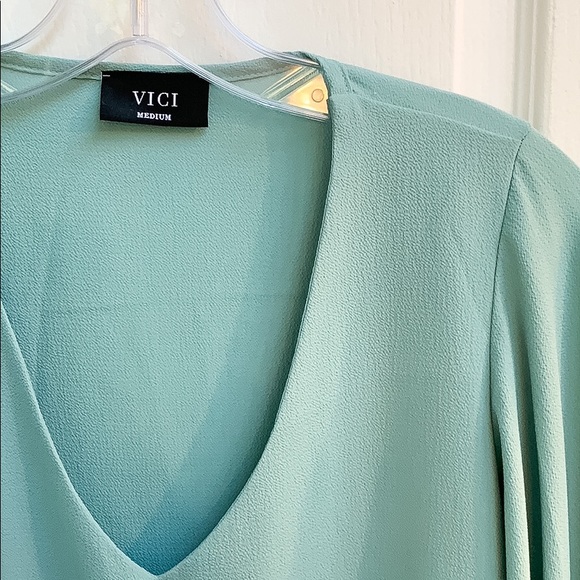 VICI- light blue blouse size medium new condition - Picture 3 of 4